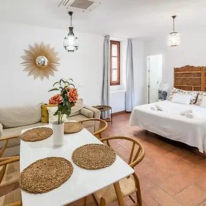 La Jⲟya De Patios - Turisticos Apartment